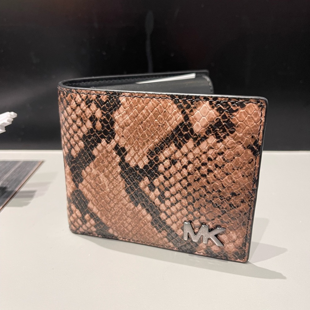 MICHAEL KORS Cyrus Snake Embossed Billfold Wallet With Coin Pouch
Driftwood
NWT - Picture 7 of 16